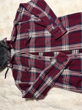 American Eagle Outfitters Men's Red & Cream Plaid Button-Down Shirt